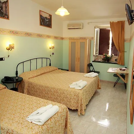 Hotel Lucia *
